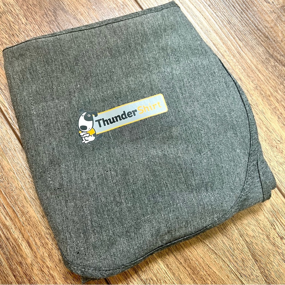 Thundershirt Classic Dog Anxiety Jacket Size Medium - Picture 2 of 6